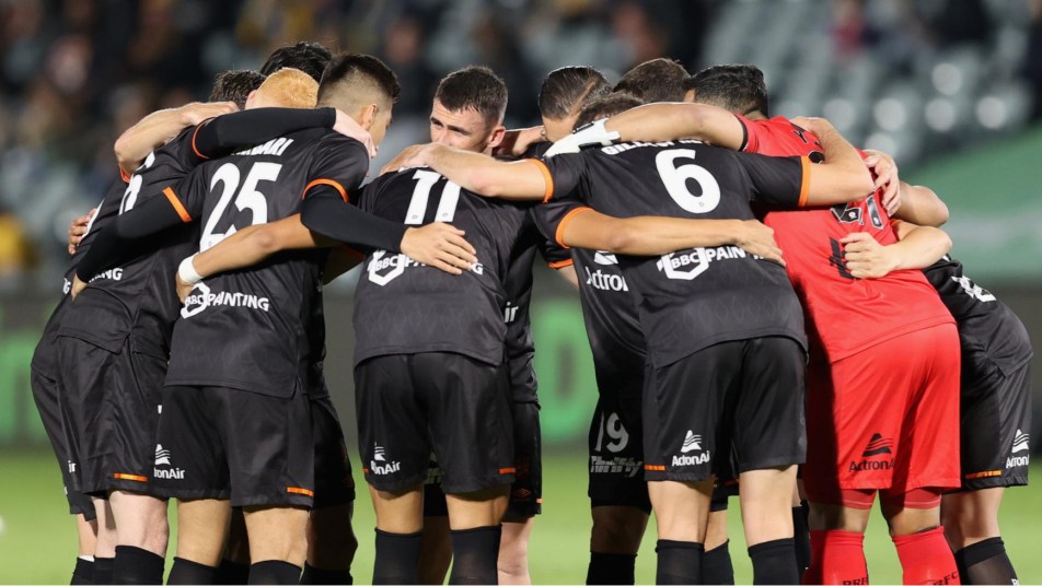 Brisbane Roar team huddle