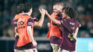 Last ditch Vidic header seals Roar New Year’s Eve win on the Central Coast