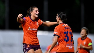 Daisy Brown hat-trick fires Roar into finals hunt 