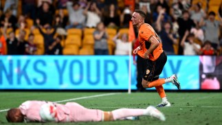 Aldred’s stoppage-time leveller earns Roar a point against Auckland at Suncorp Stadium