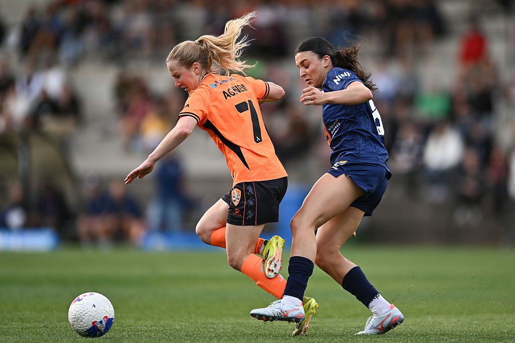 Murphy Agnew of Brisbane controls the ball under pressure from Talia Kapetanellis of Central Coast at Gioca Stadium.